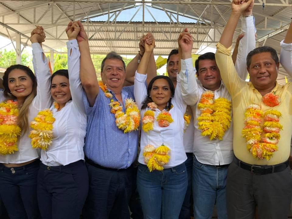 Asiste Ángel Aguirre a fortalecer la campaña de Yanelly Hernández en Atoyac