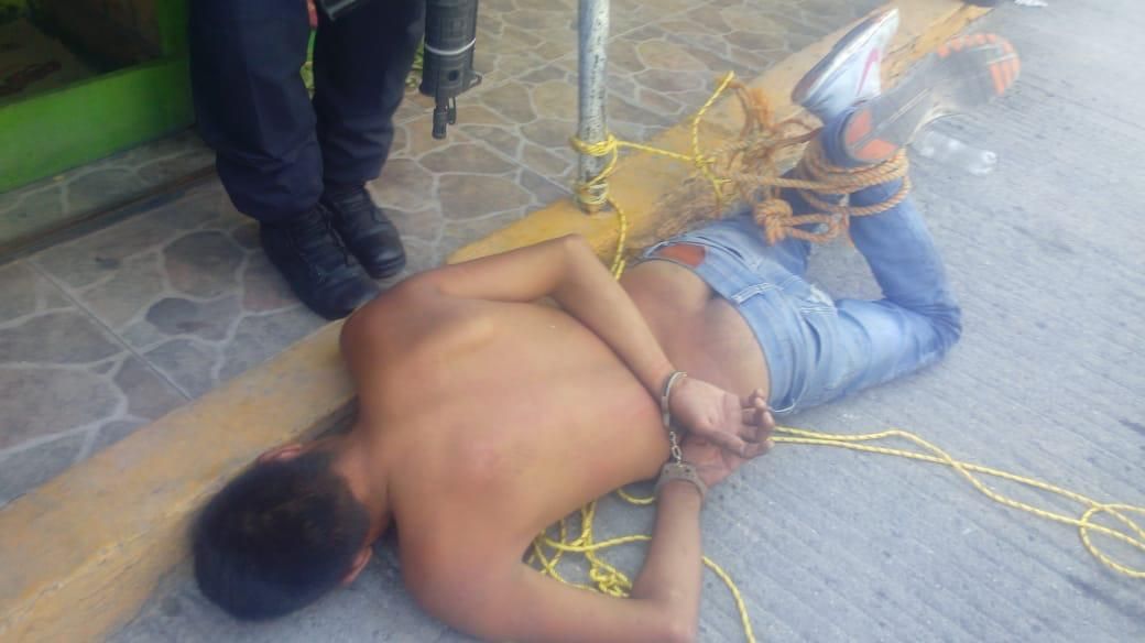 Casi linchan a un hombre en Chilpancingo por robar su monedero a una señora 