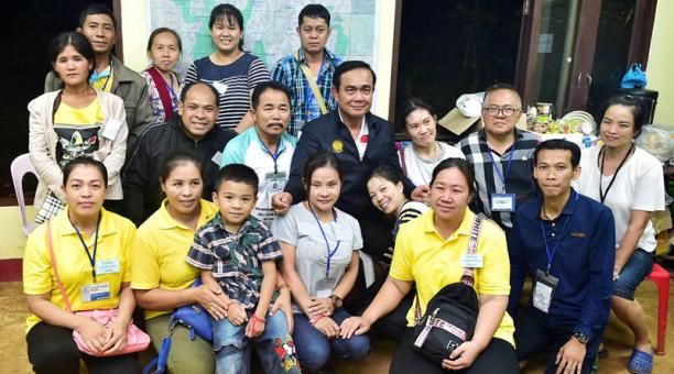 Concluye rescate de  niños y su entrenador de una cueva en Tailandia