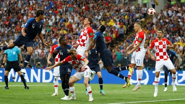 Ensucia arbitraje final de la Copa del Mundo y le da la victoria a Francia