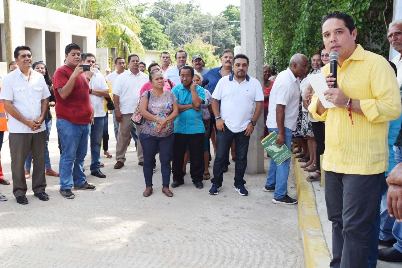 Inaugura Evodio obras de pavimentación e introducción de drenaje en La Poza 