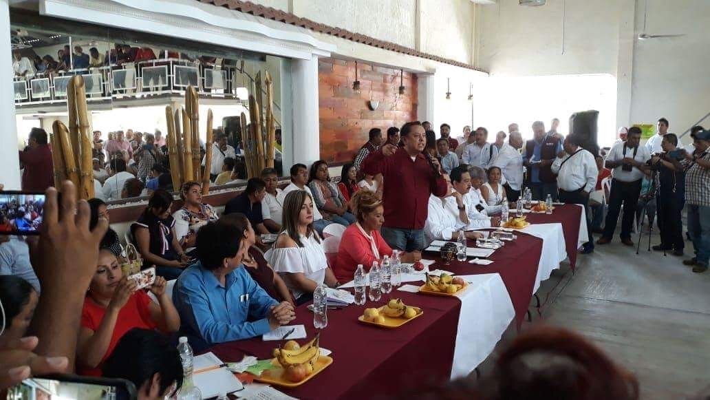 Resaltan reclamos en asamblea evaluativa de Morena en Tecpan por malos manejos del dinero en las campañas