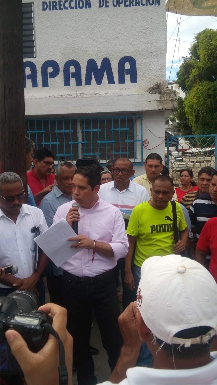 Agradecen trabajadores de Coagua intervención de Evodio para cobrar sus quincenas 