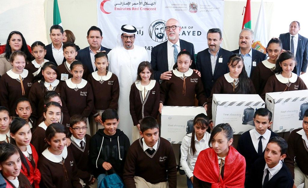 Reciben estudiantes de Villa Guerrero equipo de cómputo y materiales educativos dinado dpor el embajador de Emiratos Árabes Unidos