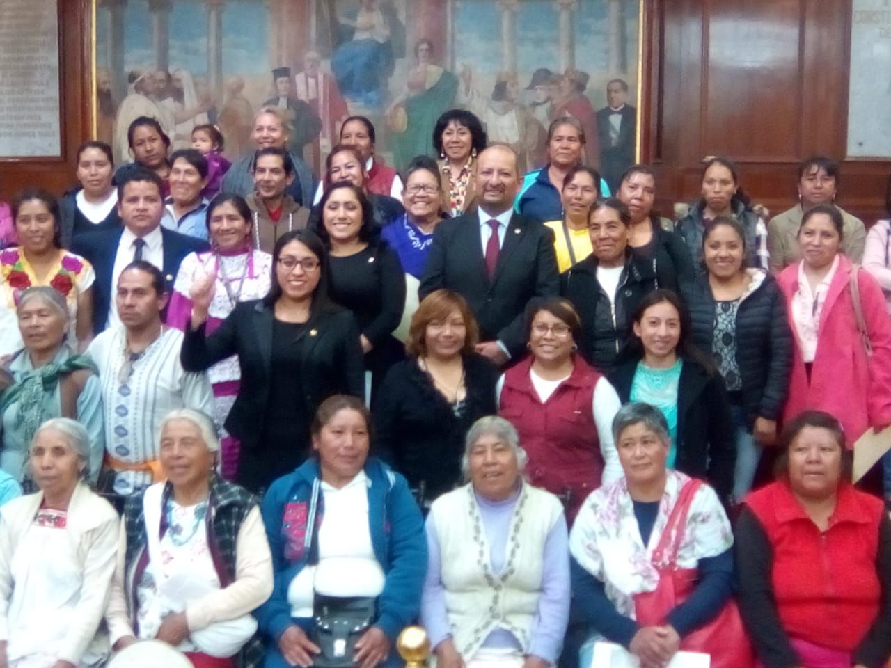 Se garantizarán los derechos para superar la feminización de la pobreza en mujeres indígenas: Max Correa