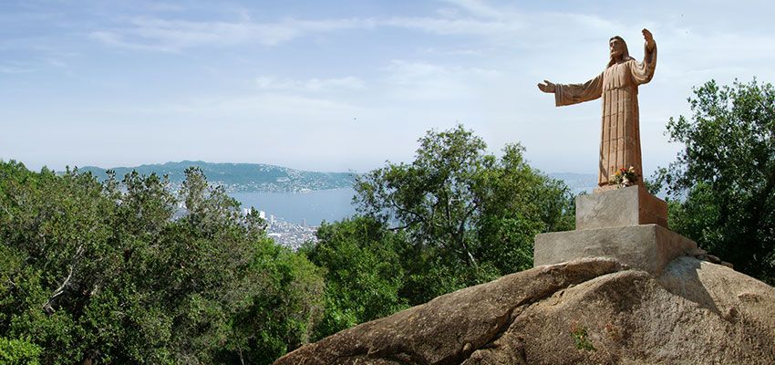 Clausurada y abandonada, obra del monumento a Cristo Rey en Acapulco 