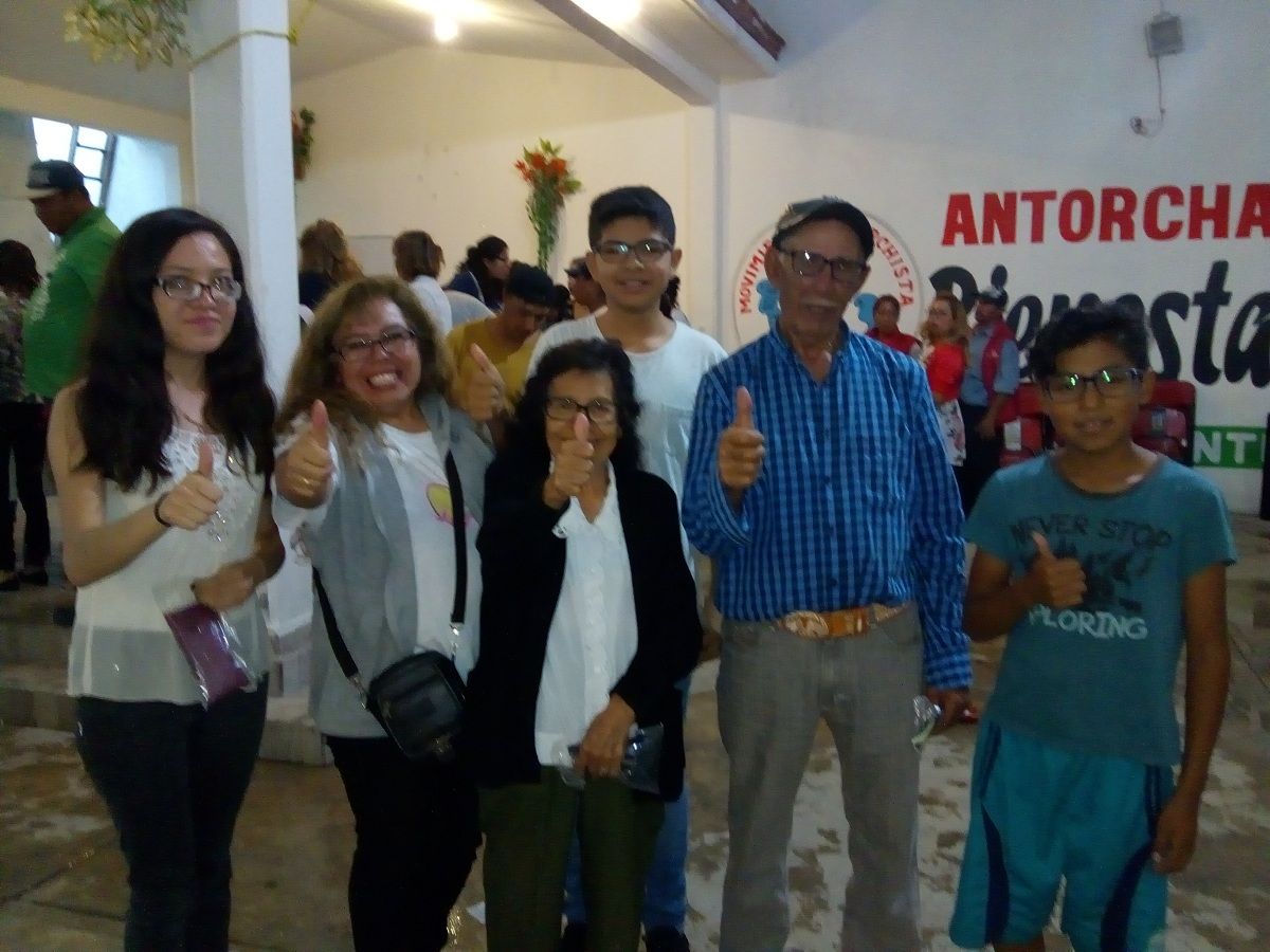 Movimiento Antorchista entrega lentes en Chicoloapan