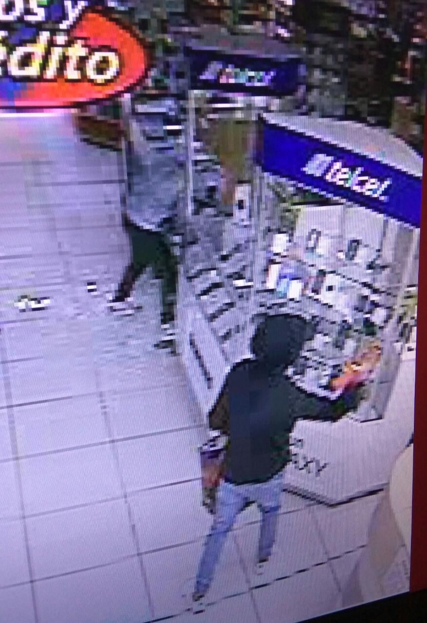 Grupo de asaltantes saquean tienda Coppel en Teotihuacán 