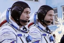 Rescatan a  los astronautas de la Soyuz tras el aterrizaje de emergencia