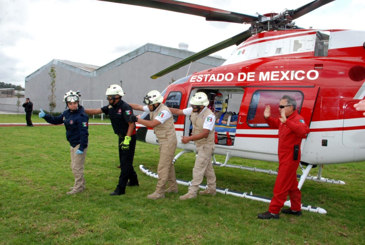 Capacita grupo relámpagos a paramédicos, bomberos y personal de protección civil de Metepec 