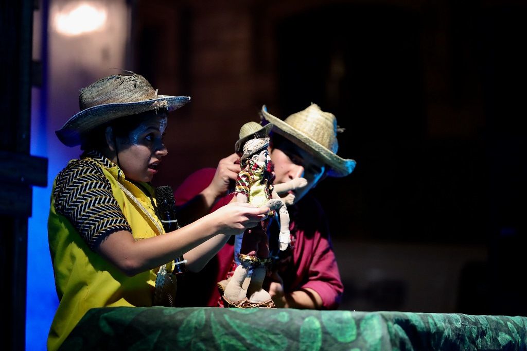 Presentan espectáculo de danza folclórica en el festival de las almas de Valle de Bravo  