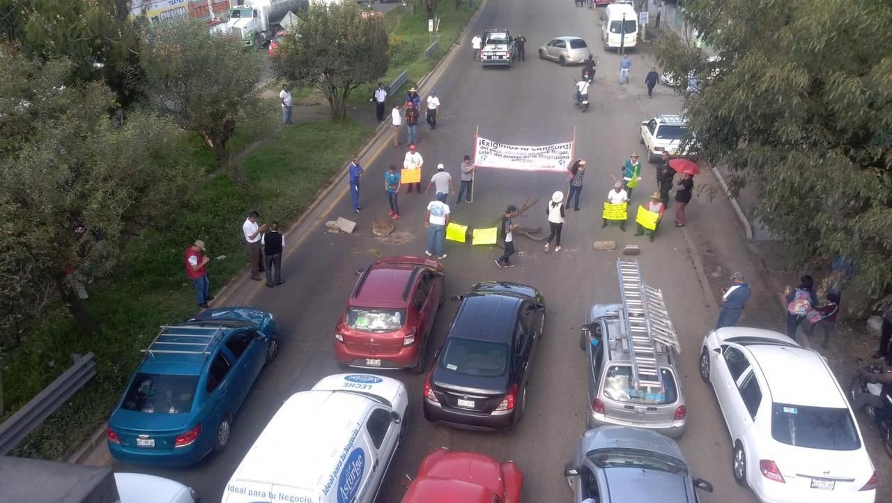 Vecinos de La Paz bloquean la México-Texcoco, exigen cancelación de pozo de agua
