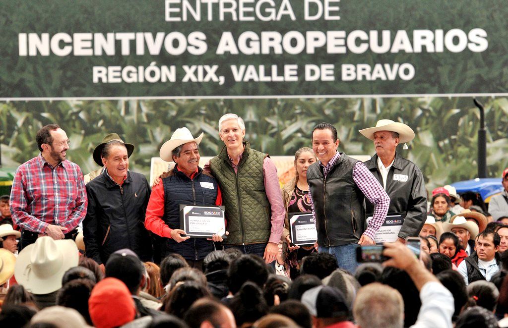El gobernador Alfredo del Mazo entrega incentivos agropecuarios por más de 45 millones de pesos