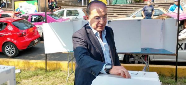 Felipe Calderón renuncia al PAN, tras votar por nuevo dirigente