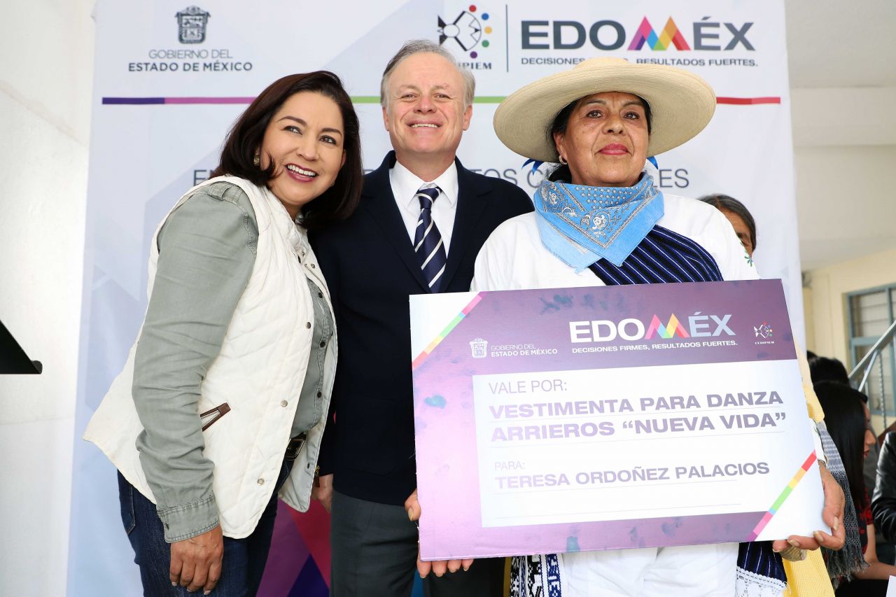 Entregan proyectos culturales a pueblos originarios del EDOMEX