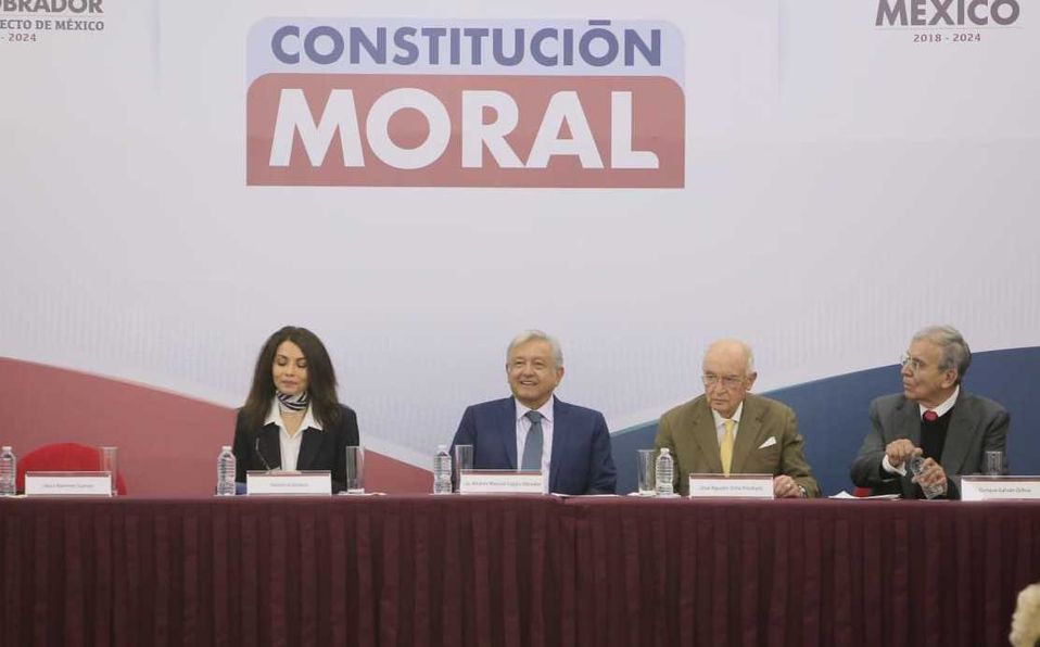 AMLO presenta convocatoria para elaboración de Constitución Moral, que contribuya a la transformación de la vida pública del país