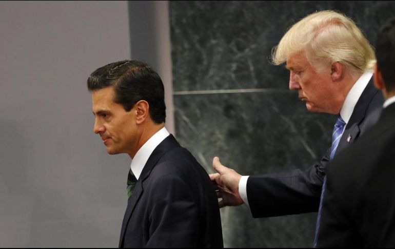 Hasta el último día EPN lamió las suelas de Trump cuando éste sólo le pisó