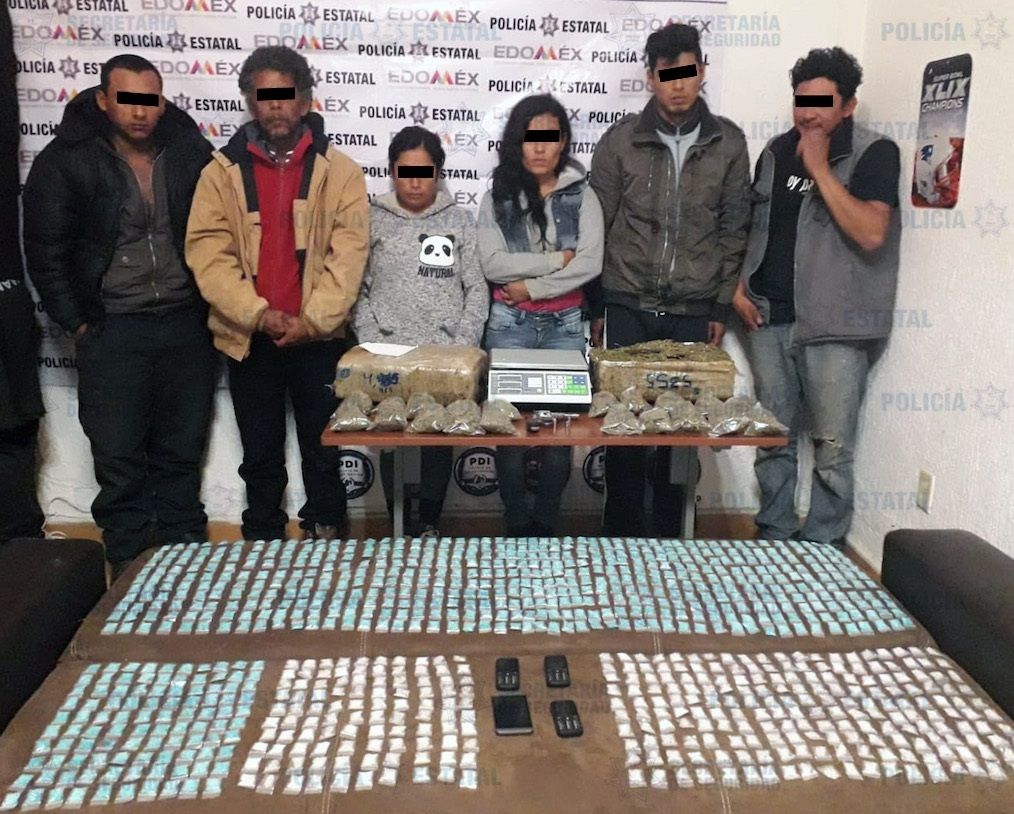 Policías aprehenden a seis personas con 12 kilos de sustancias similares a droga