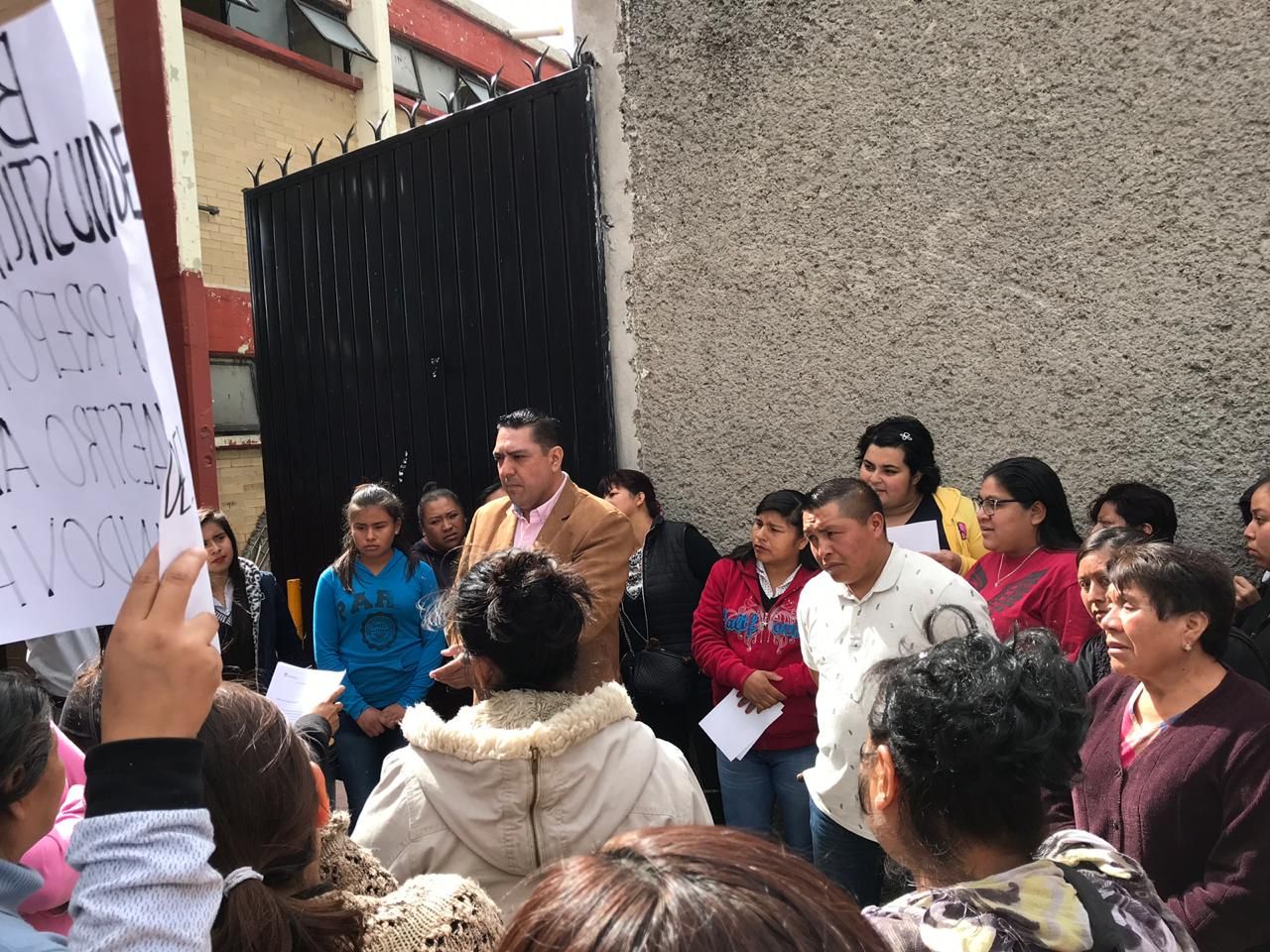 Denuncian malos tratos de director de primaria "Benito Juárez" en Texcoco 