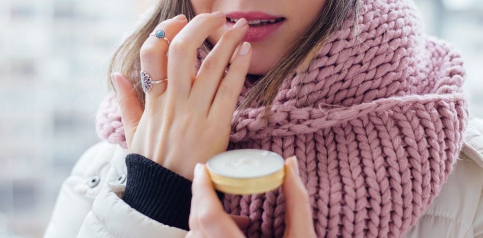 Resequedad en la piel, manos y labios, efectos comunes de invierno