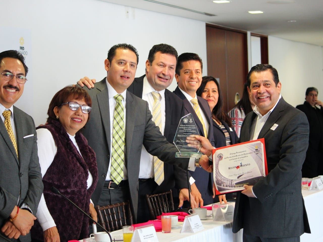 Reconocen senadores a Juan Hugo de La Rosa por buenas prácticas de gobierno en Nezahualcóyotl