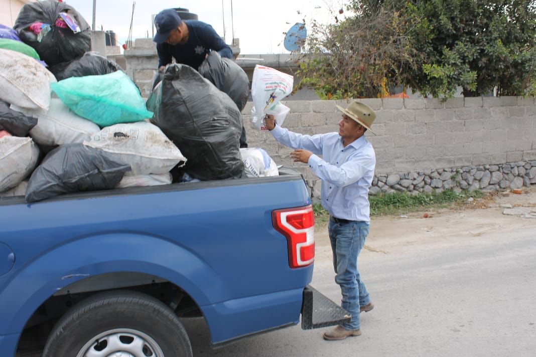 Pascual Charrez junto con 600 voluntarios recogieron 120 toneladas de basura en Ixmiquilpan tras retención de camiones recolectores