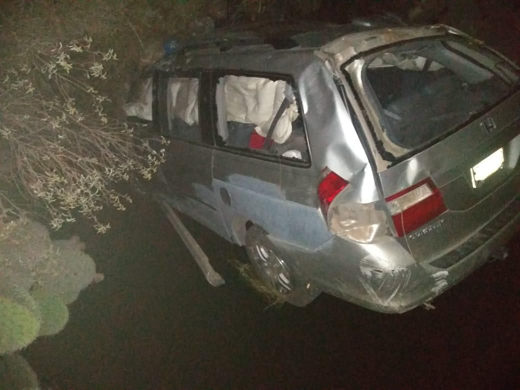 Hombre muere al caer camioneta a barranca en Otumba 