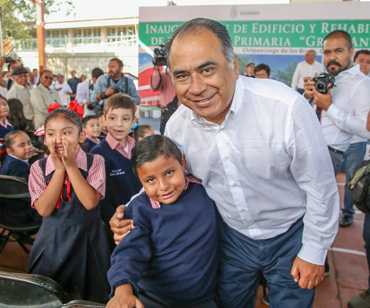 Entrega el gobernador otras 30 escuelas rehabilitadas tras sismos del 2017 y reinician las clases