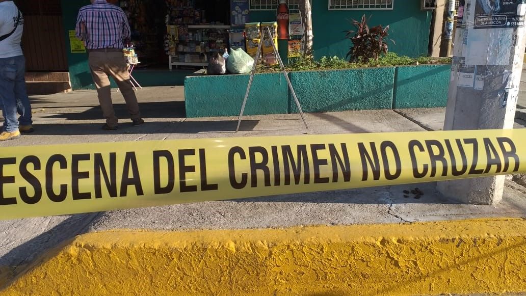 Asesinan a un hombre dentro de una papelería, en Acapulco