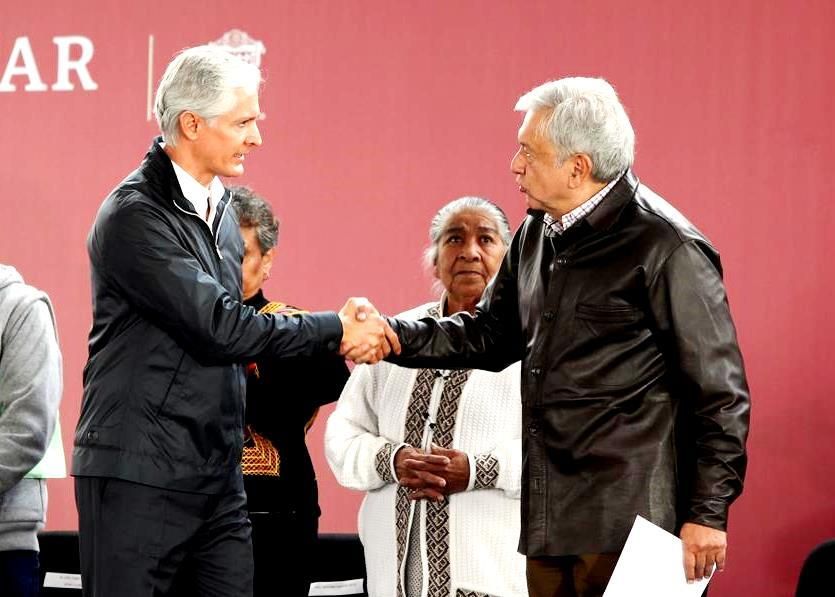 Ponen en marcha Andrés Manuel López Obrador y Alfredo del Mazo el programa de pensiones para adultos mayores