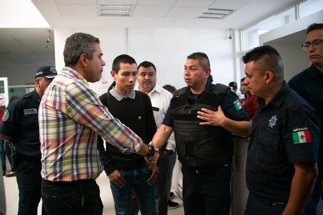 

Alcalde de Ecatepec realiza visita sorpresa a agencias del MP; encuentra deficiencias y ofrece apoyo