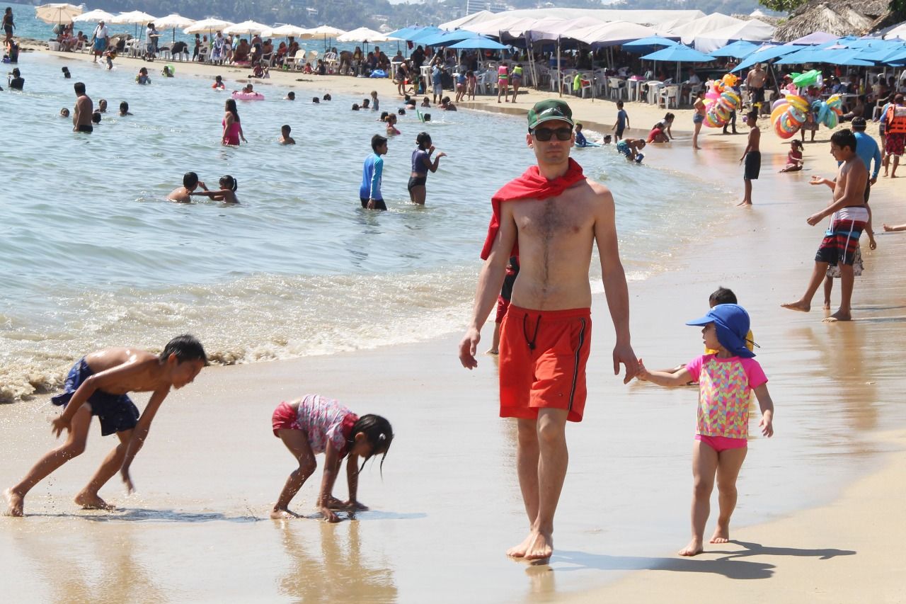 Turistas dejan derrama en Acapulco superior a 250 mdp por fin de semana largo 
