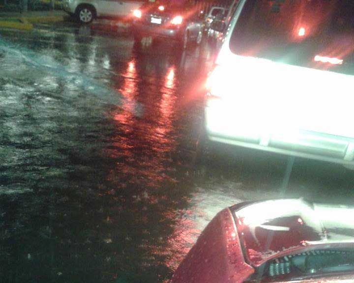 Tras las intensas lluvias, se presentan inundaciones en la carretera México-Texcoco