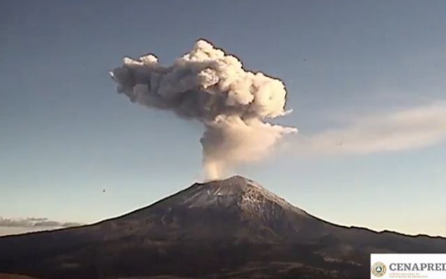 Registra volcán dos explosiones que generan columna de ceniza de  2.5 Y 1.5 Km, respectivamente
