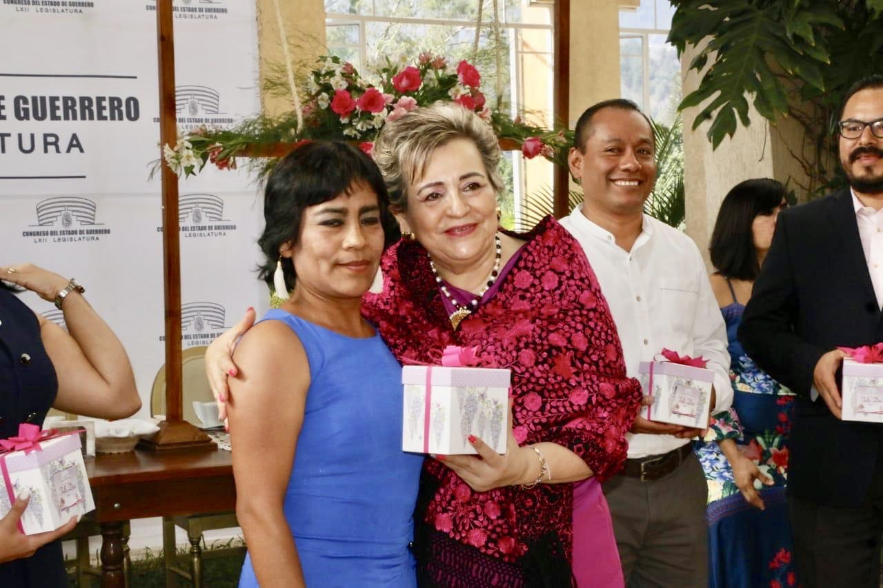Reconocen diputados labor de las mujeres en el Congreso de Guerrero 