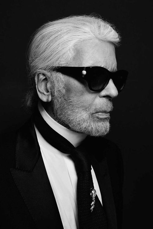 Karl Lagerfeld se despiden de casa Chanel y de todo el mundo con su último desfile en París 