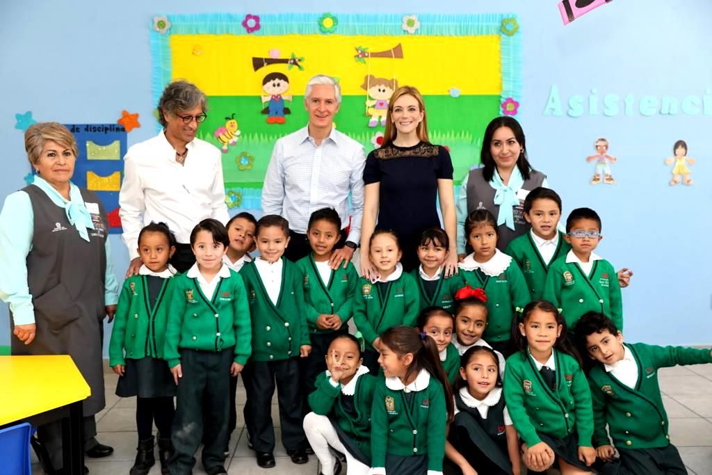 Alfredo del Mazo y Fernanda del Castillo entregan estancia infantil y el jardín de niños "Isabel de Castilla" en Toluca