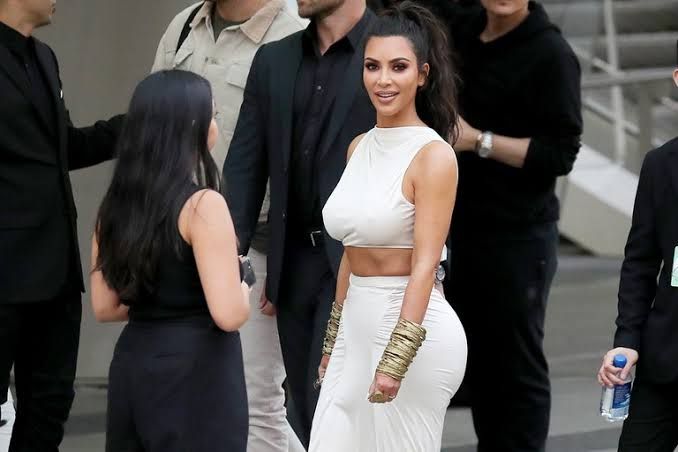 Kim Kardashian pagará el alquiler de un ex criminal