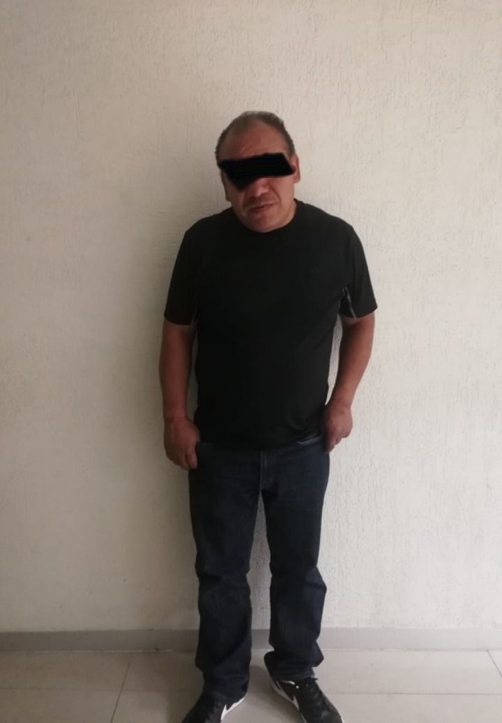 Detienen a sujeto que huía por calles de Texcoco tras robar mercancías en tienda deportiva