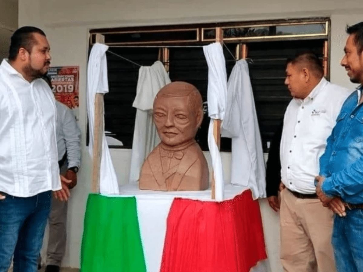 Desata burlas y memes el busto de Benito Juarez en SLP 