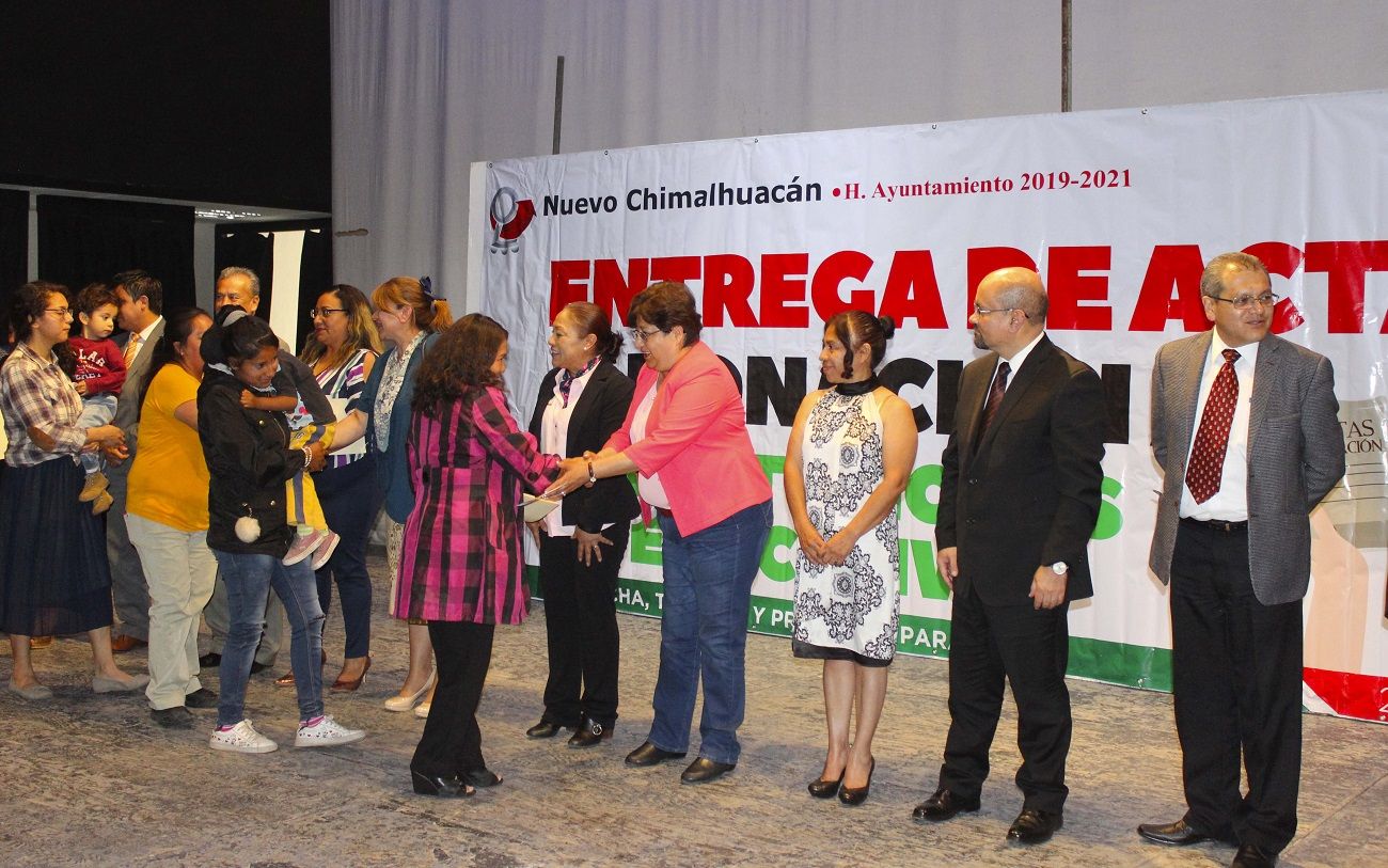 Entregan actas de donación a 36 escuelas de Chimalhuacán