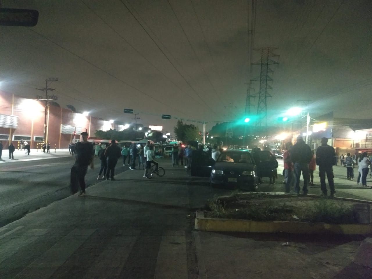 Militantes del PRI provocan caos en Ecatepec; cierran la Vía Morelos y retienen a funcionario
