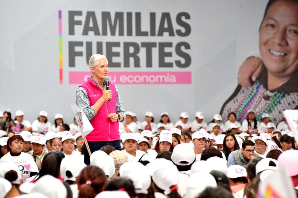 Alfredo del Mazo reconoce el esfuerzo de mujeres mexiquenses por capacitarse con el Salario Rosa