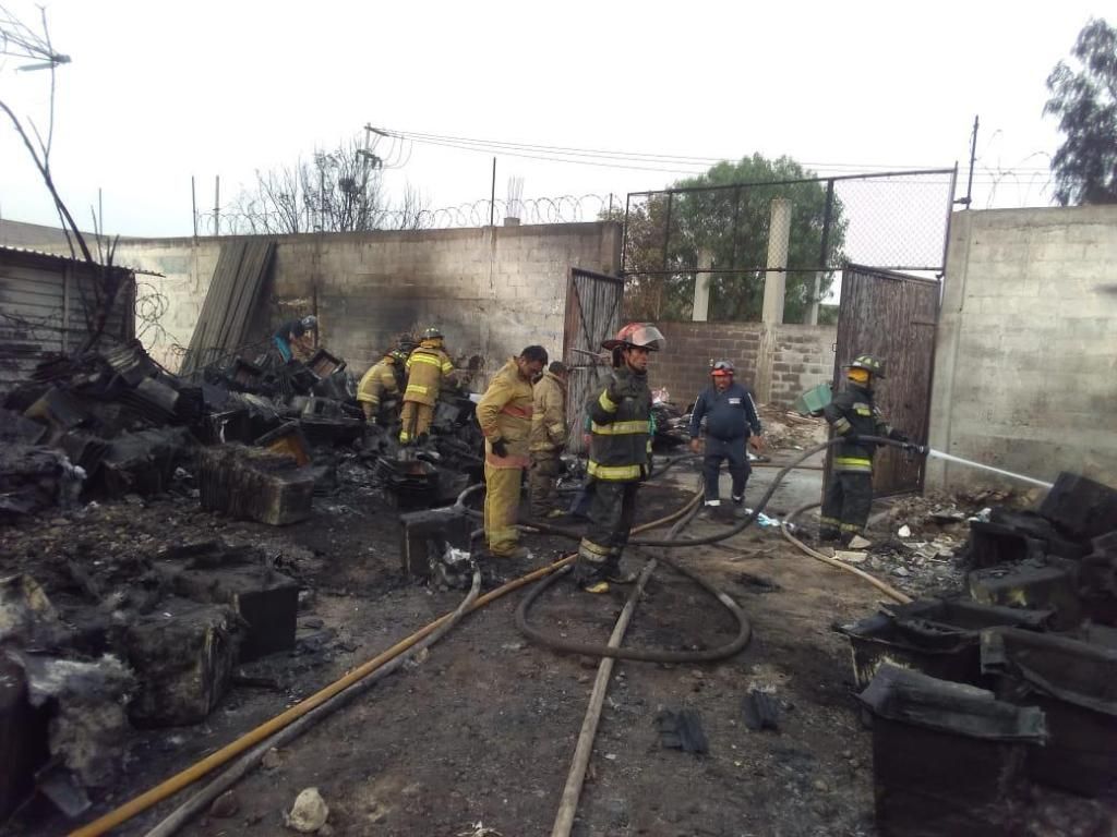 Un incendio que provoco fuerte alarma entre los vecinos de la colonia Ancon en el municipio de La Paz, no reporto afectaciones humanas.