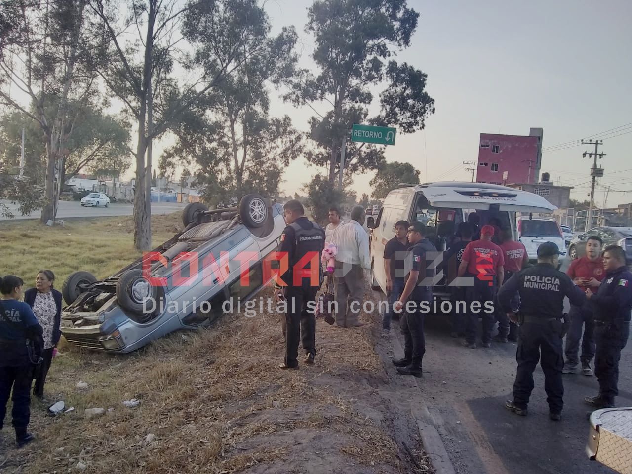 Tres lesionados deja volcadura en la Texcoco- Lechería 