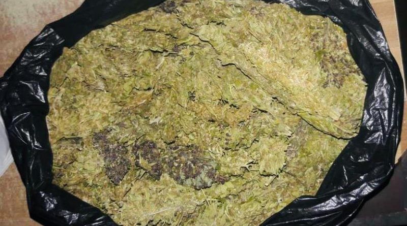 Detenido por la policía estatal, transportaba un kilo de marihuana