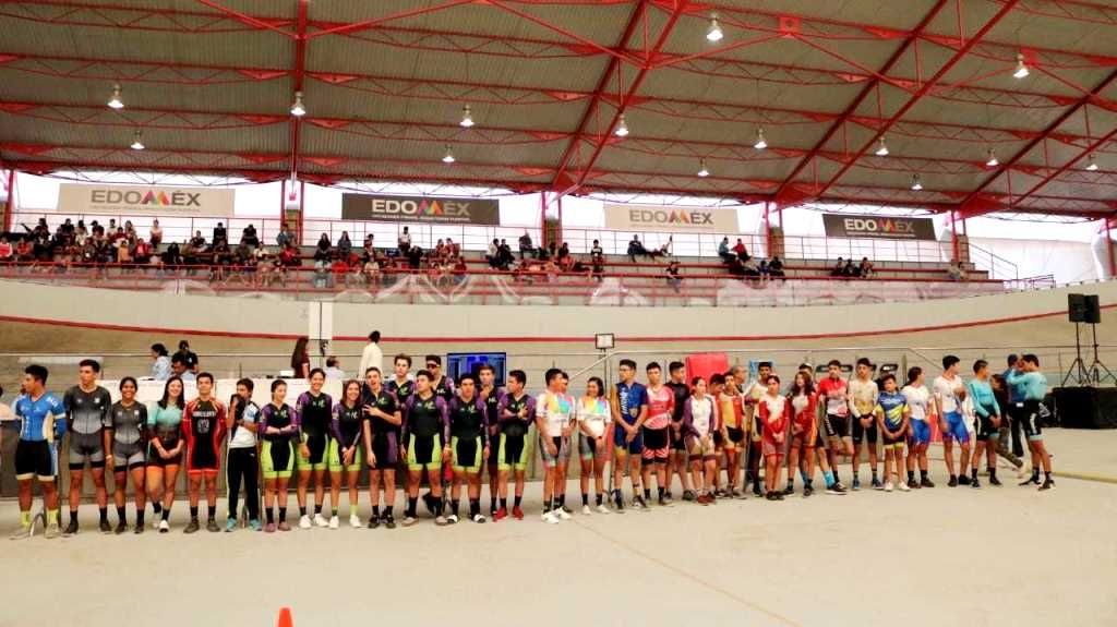 El Edoméx recibe la tercera copa federación de pista juvenil