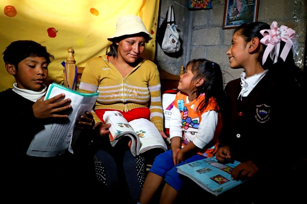 Con Salario Rosa beneficiaria invierte en educación y alimentación para sus hijos
