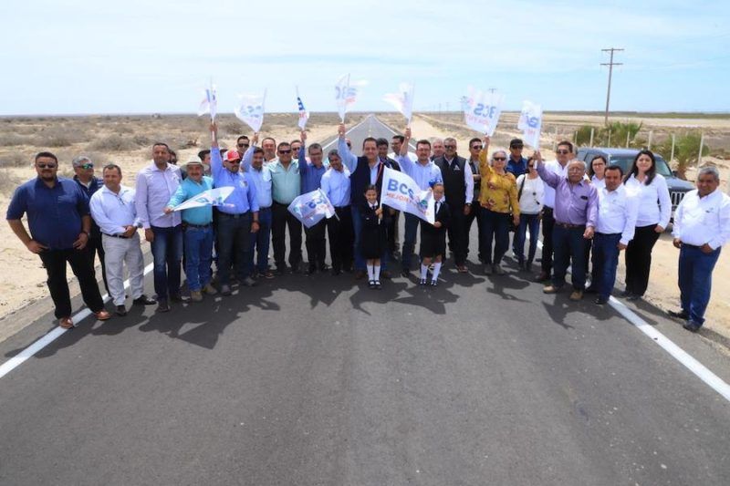 Entrega gobernador Carlos Mendoza carretera punta abreojos –La Bocana