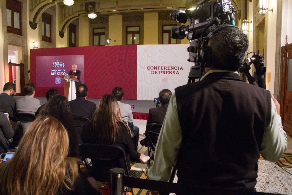 Ordena INAI a AMLO que informe sobre periodistas ’comprados’ por Enrique Peña Nieto